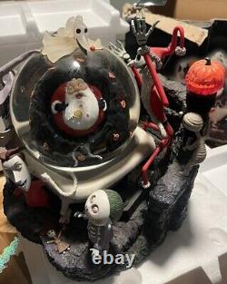 Disney Nightmare Before Christmas Jack Skellington Captures Santa SnowGlobe Rare