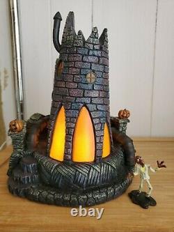 NIB Hawthorne Village Nightmare Before Christmas Melty House withMelty Man & COA